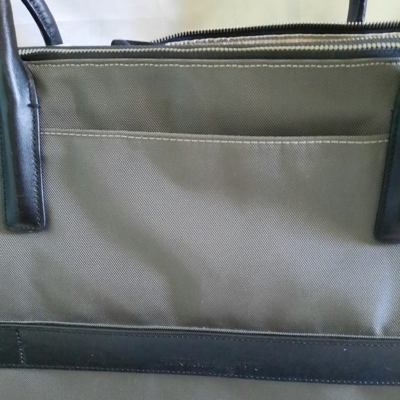 Tumi Nylon Triple Zipper Compartments, Gray Tote 73643GSP, w/Laptop Pouch - Picture 7 of 15
